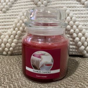yankee candle medium jar, cozy home